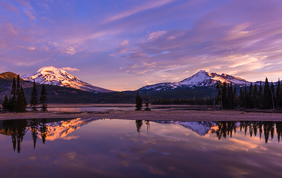 landscape showing Central Oregon scenery of mountains reflected in a lake